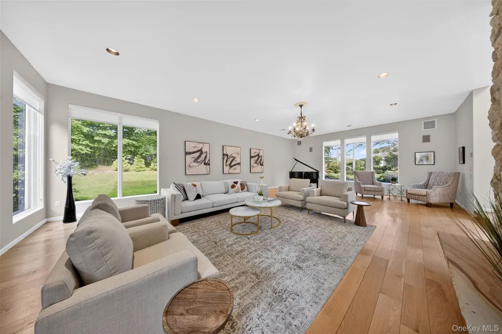 80 Tall Oak Crescent Syosset, NY 11791