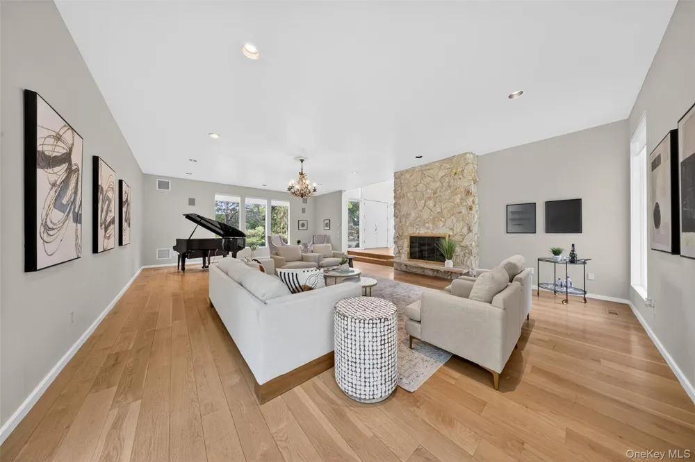 80 Tall Oak Crescent Syosset, NY 11791