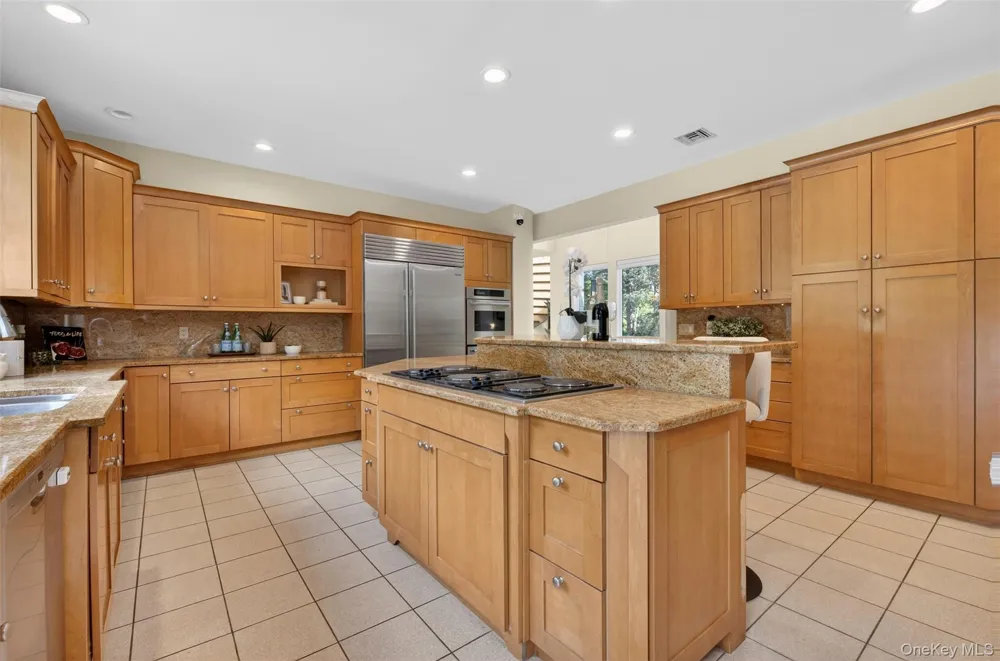80 Tall Oak Crescent Syosset, NY 11791