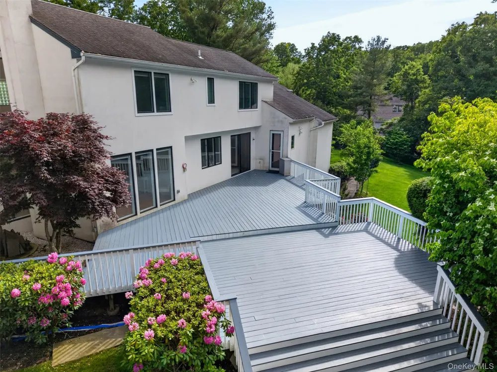 80 Tall Oak Crescent Syosset, NY 11791