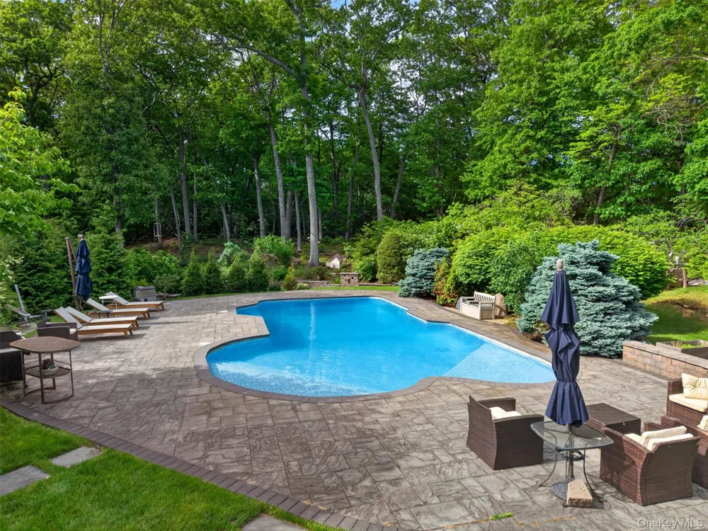 80 Tall Oak Crescent Syosset, NY 11791
