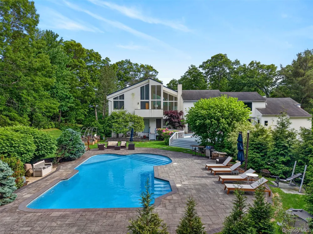 80 Tall Oak Crescent Syosset, NY 11791