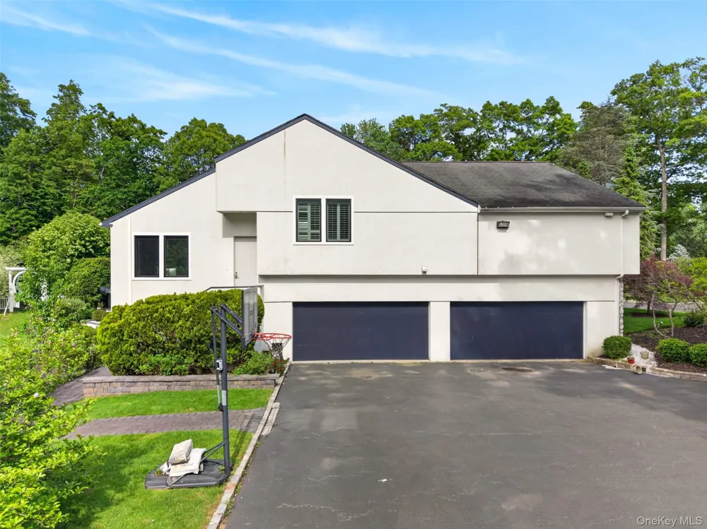 80 Tall Oak Crescent Syosset, NY 11791