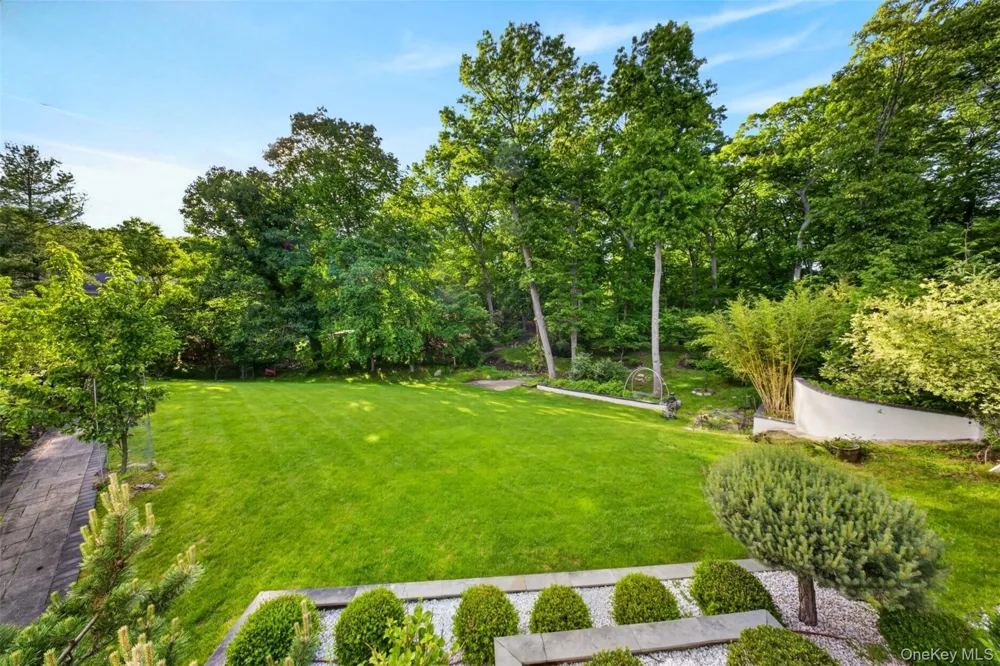 80 Tall Oak Crescent Syosset, NY 11791