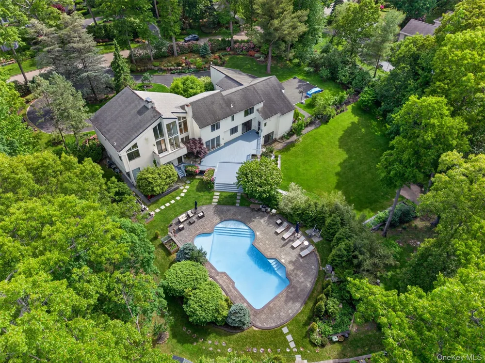 80 Tall Oak Crescent Syosset, NY 11791