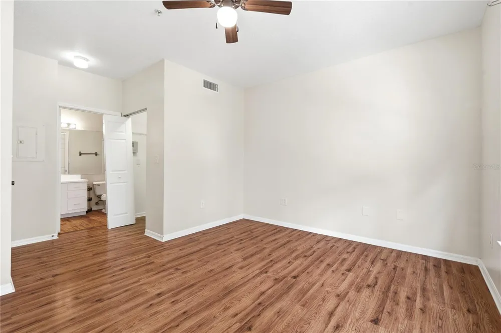 5618 PINNACLE HEIGHTS CIRCLE #206 Tampa, FL 33624