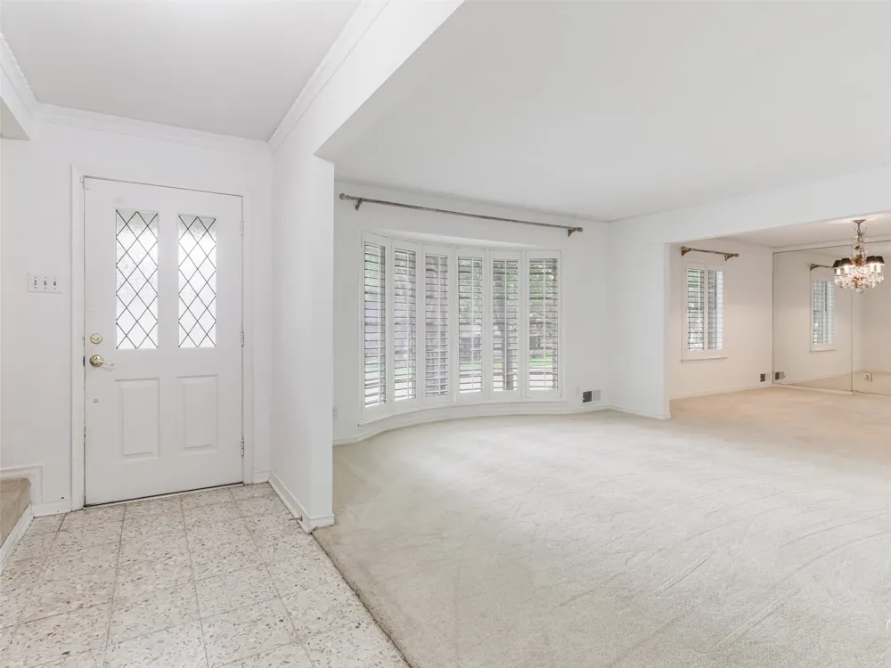 9523 Highedge Drive Dallas, TX 75238