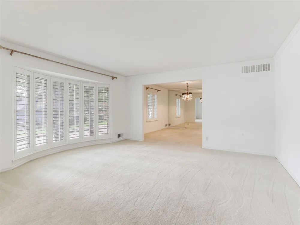9523 Highedge Drive Dallas, TX 75238