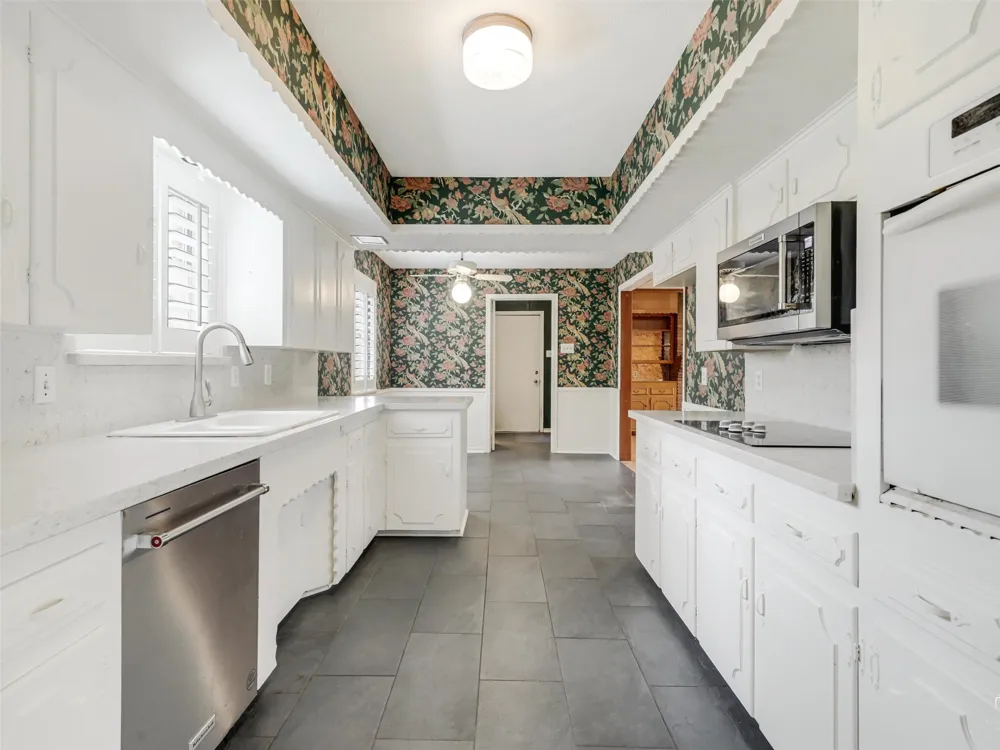 9523 Highedge Drive Dallas, TX 75238