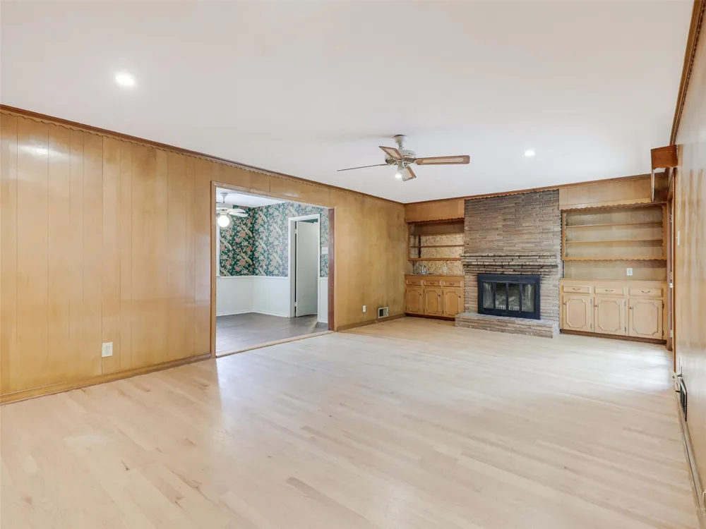 9523 Highedge Drive Dallas, TX 75238
