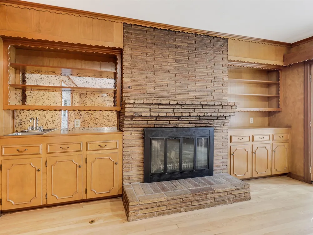 9523 Highedge Drive Dallas, TX 75238