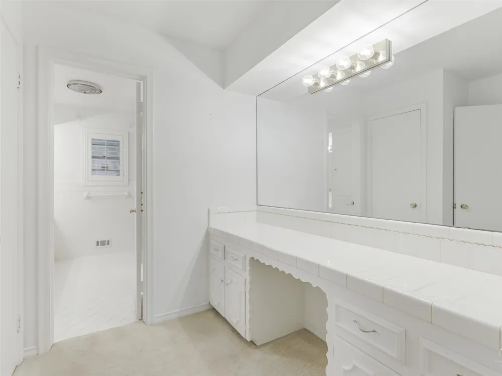9523 Highedge Drive Dallas, TX 75238