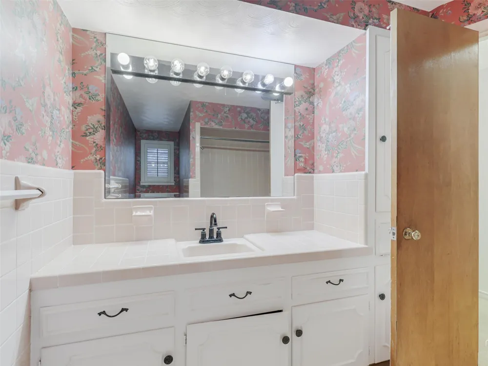 9523 Highedge Drive Dallas, TX 75238