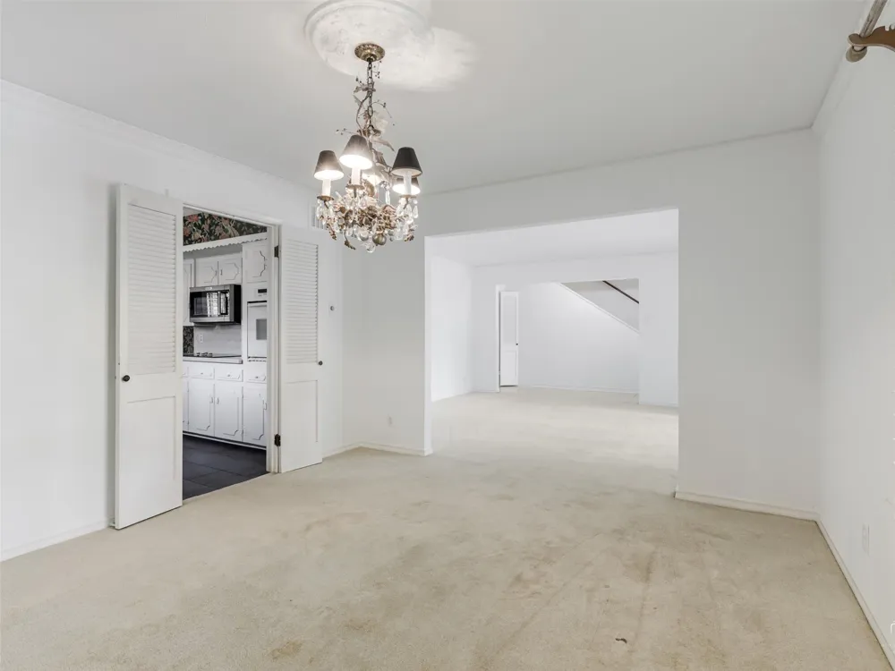 9523 Highedge Drive Dallas, TX 75238