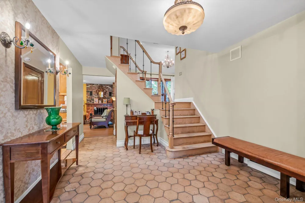 740 Kearny Drive North Woodmere, NY 11581