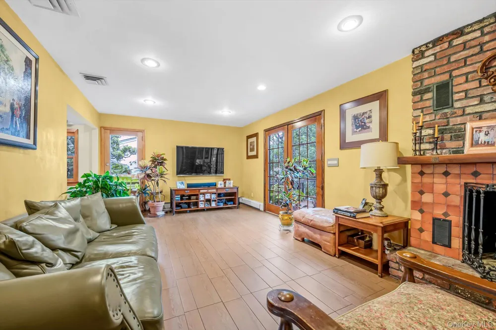 740 Kearny Drive North Woodmere, NY 11581