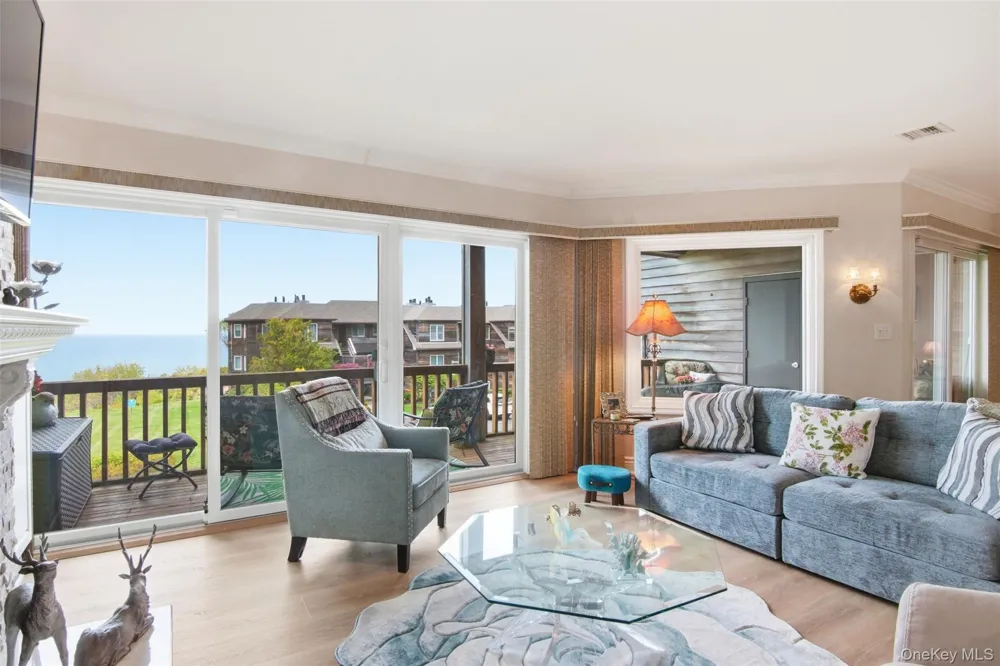 605 Fox Hill Drive Baiting Hollow, NY 11933