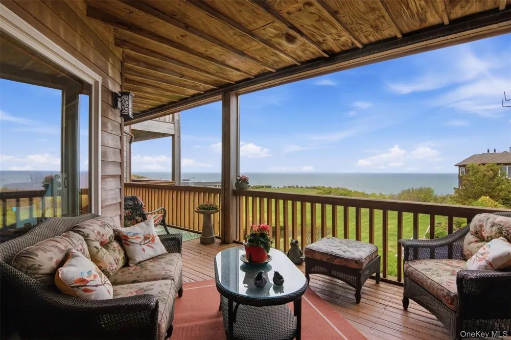 605 Fox Hill Drive Baiting Hollow, NY 11933