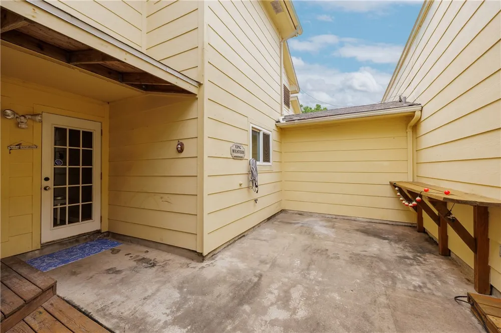 3002 Quail Springs #E-5 Corpus Christi, TX 78414