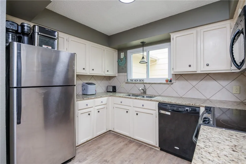 3002 Quail Springs #E-5 Corpus Christi, TX 78414