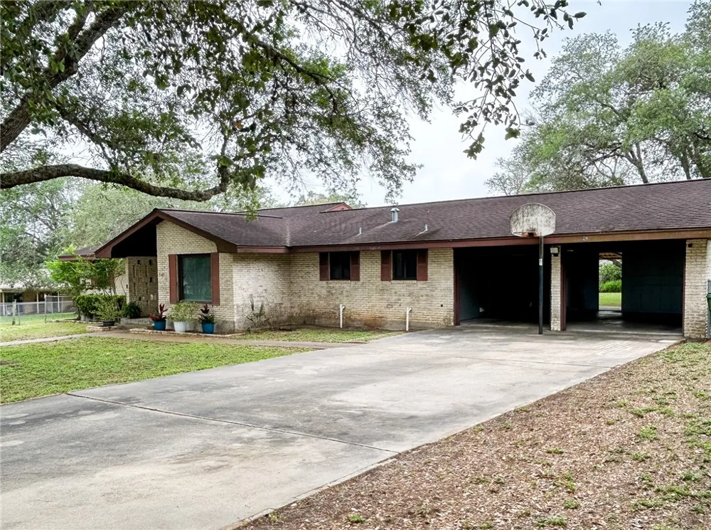 5121 Star Trek Beeville, TX 78102