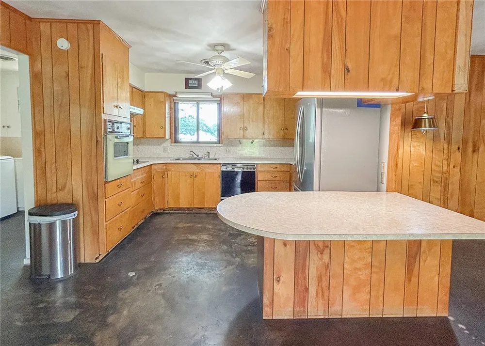 5121 Star Trek Beeville, TX 78102