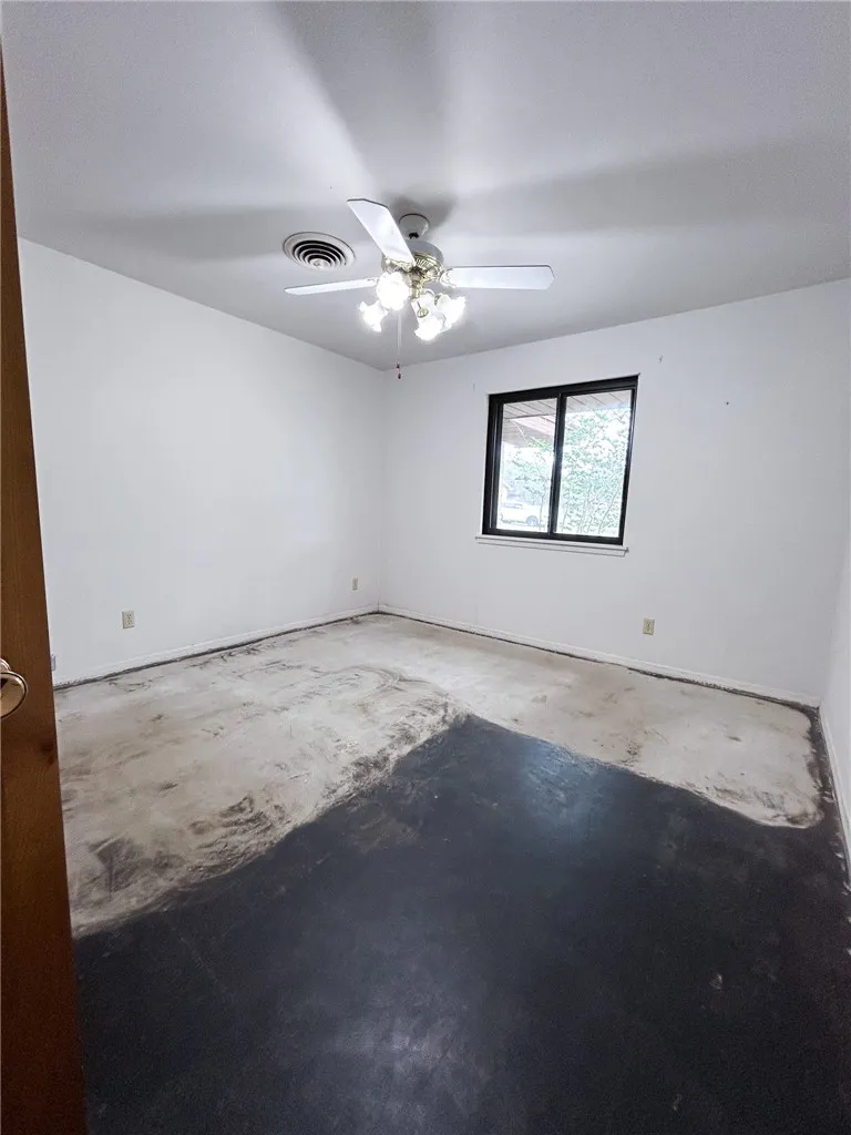 5121 Star Trek Beeville, TX 78102