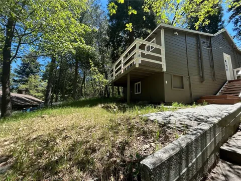 22951 Redwood