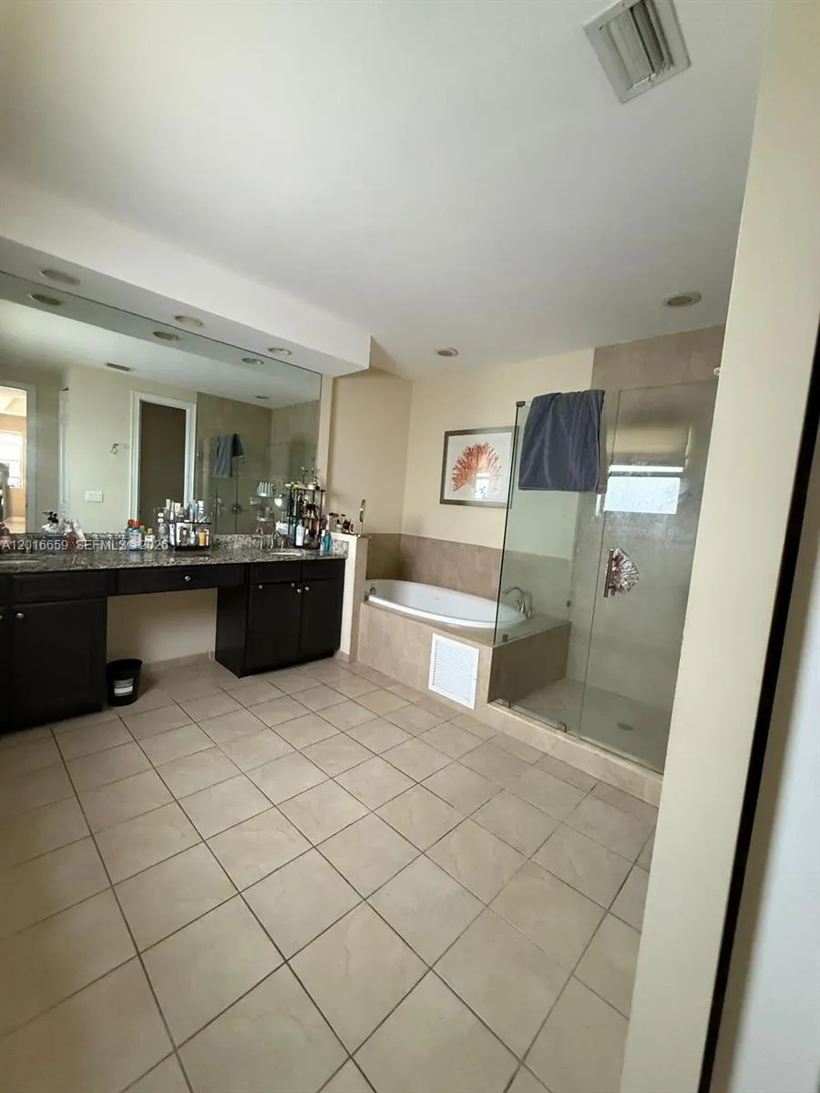 9845 NW 86th Ter Doral, FL 33178