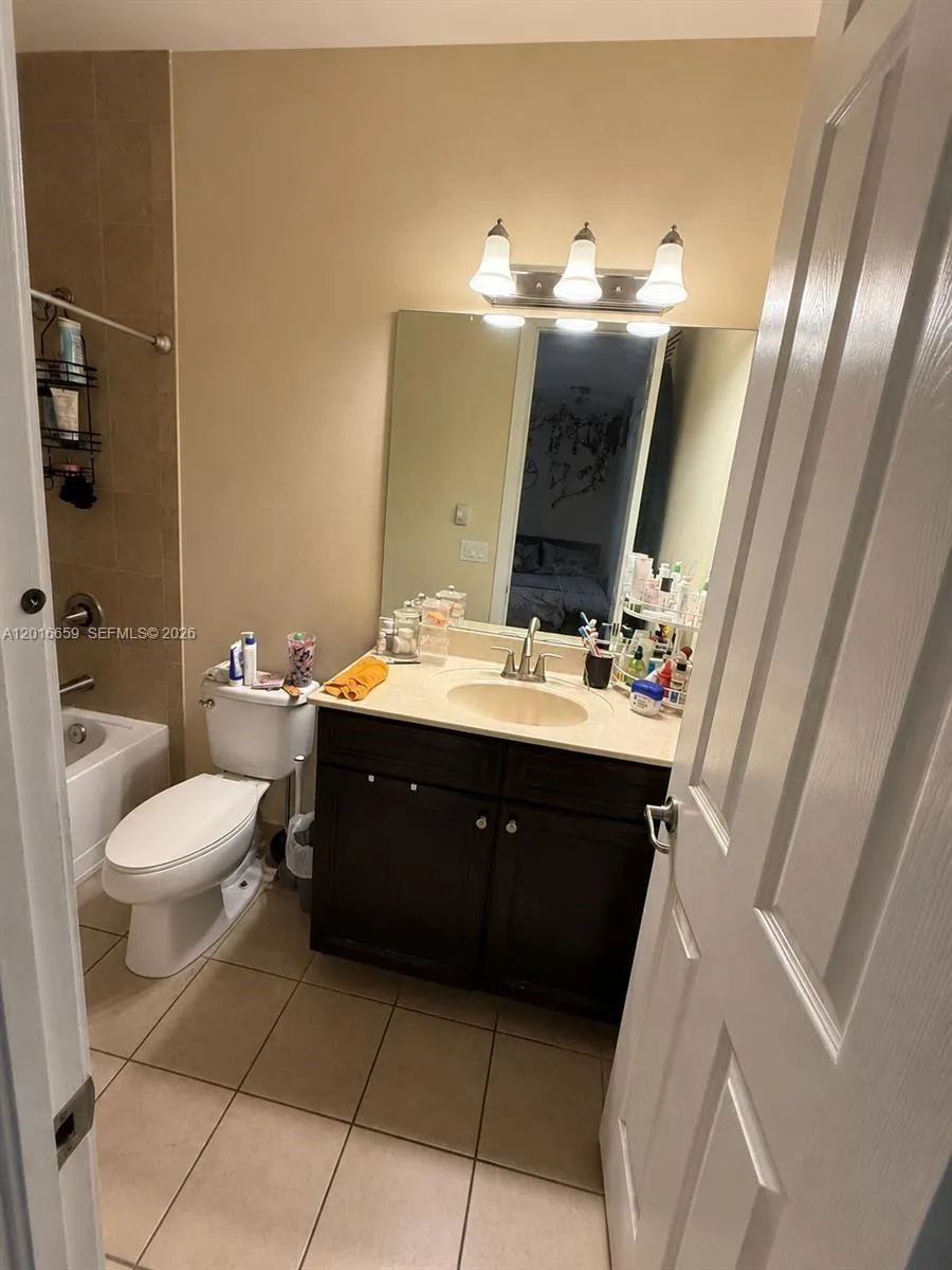 9845 NW 86th Ter Doral, FL 33178