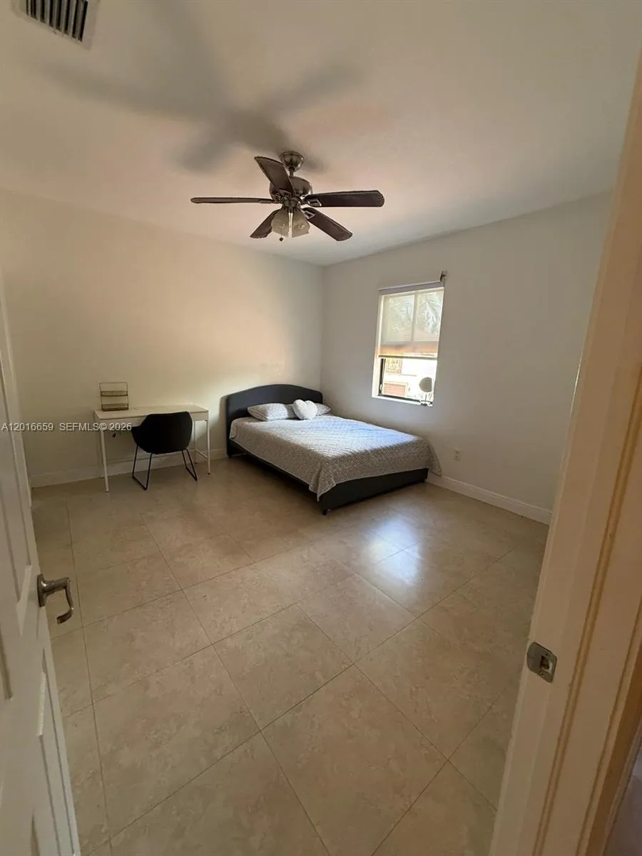 9845 NW 86th Ter Doral, FL 33178