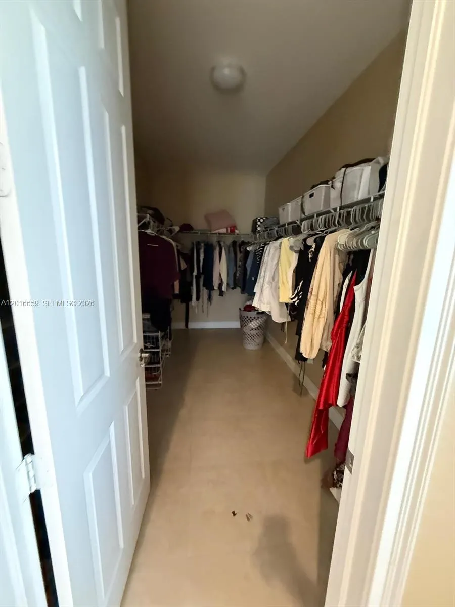 9845 NW 86th Ter Doral, FL 33178