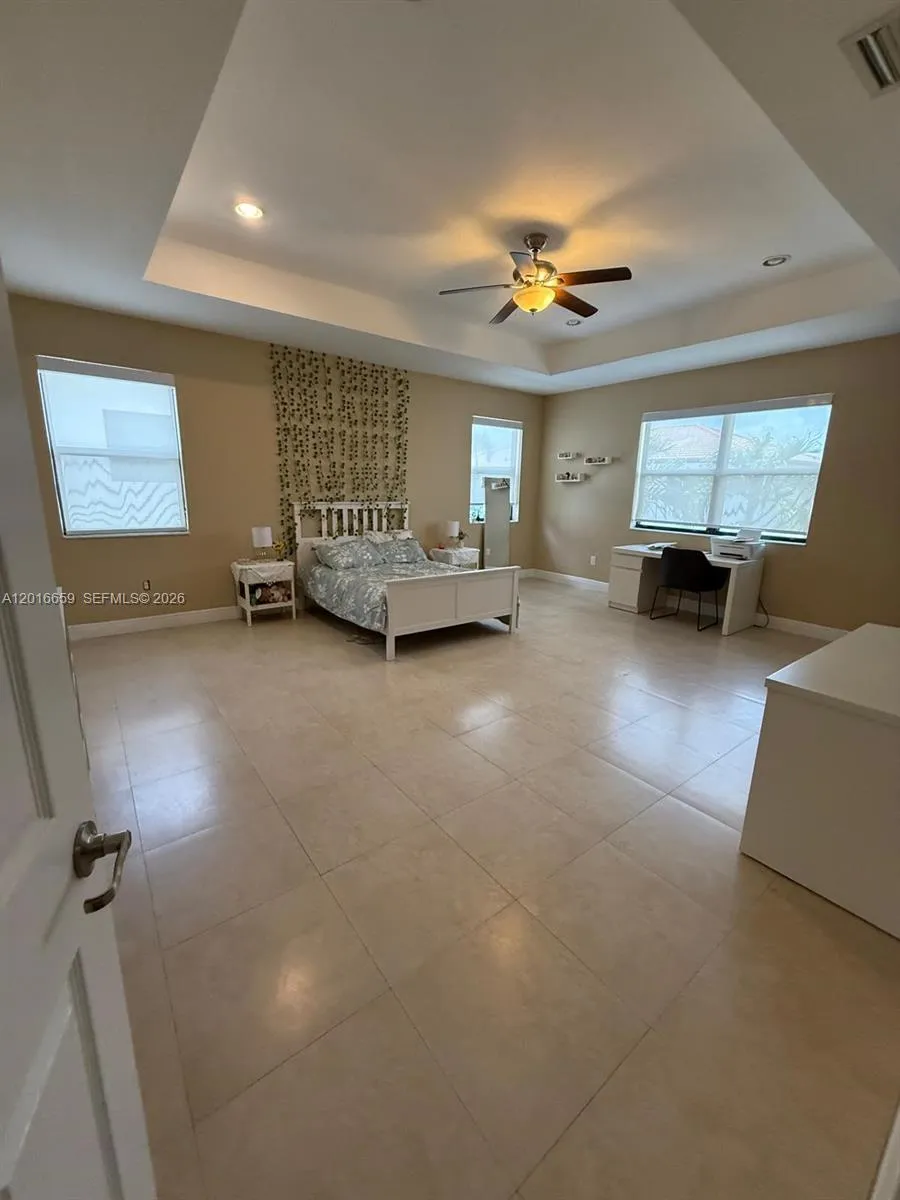 9845 NW 86th Ter Doral, FL 33178