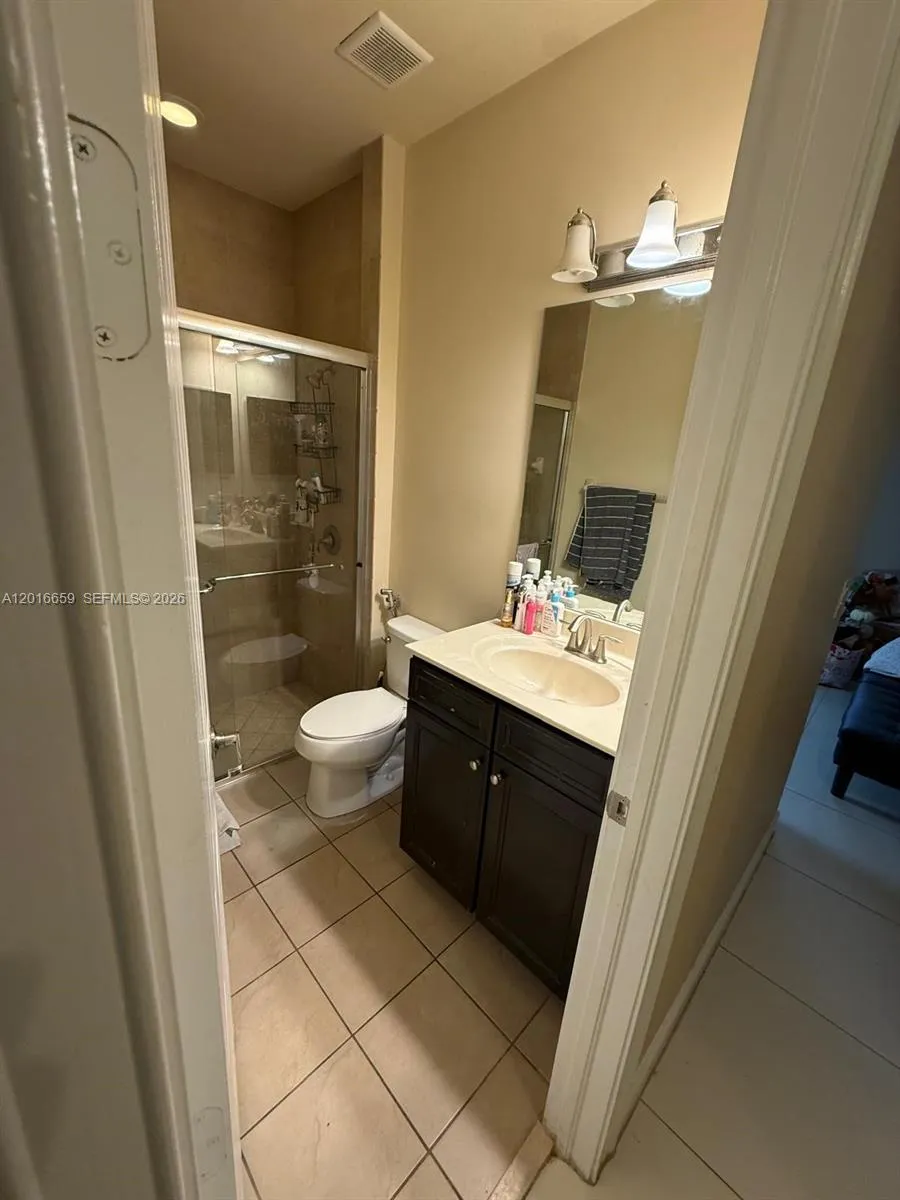 9845 NW 86th Ter Doral, FL 33178