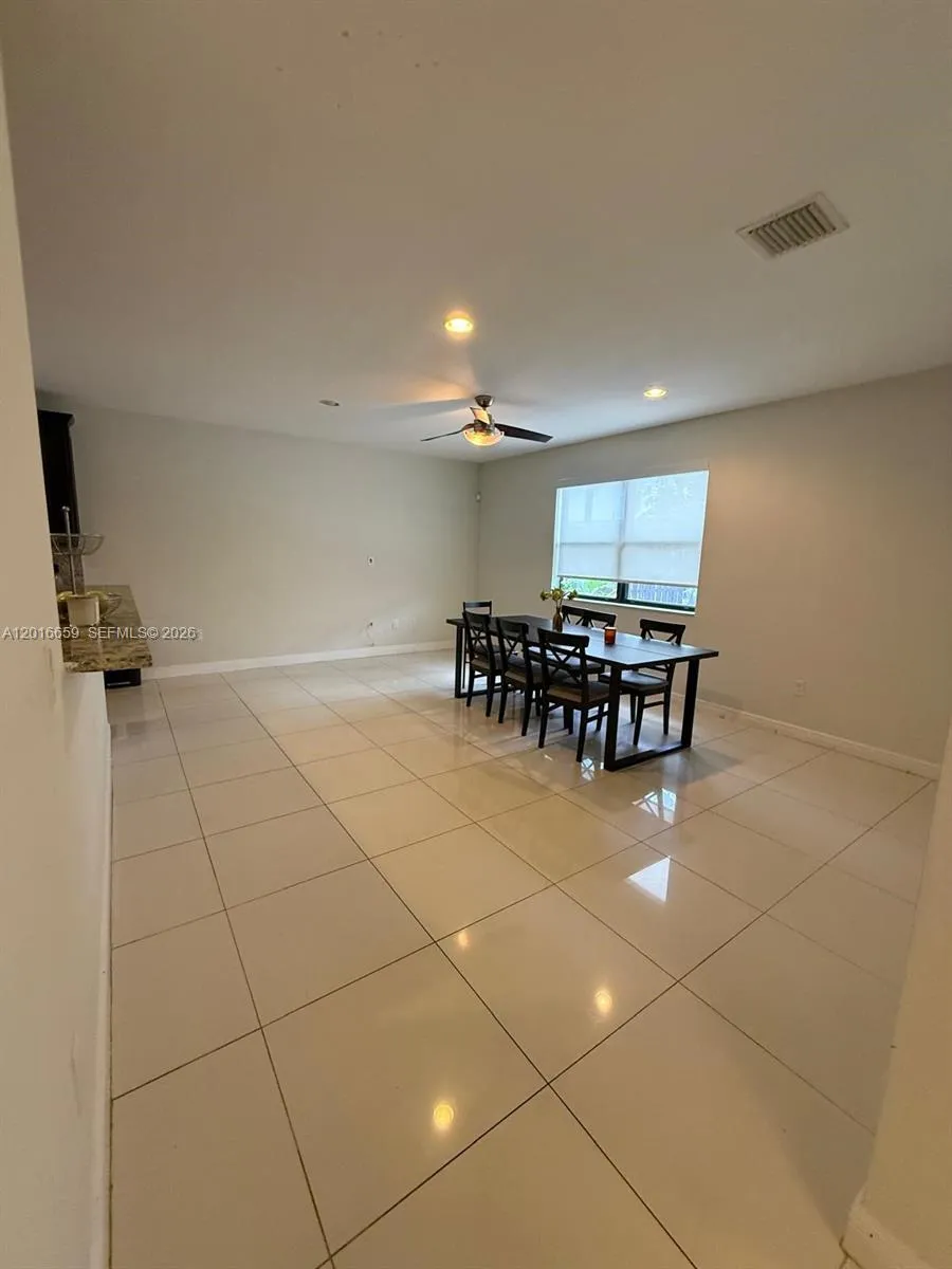 9845 NW 86th Ter Doral, FL 33178