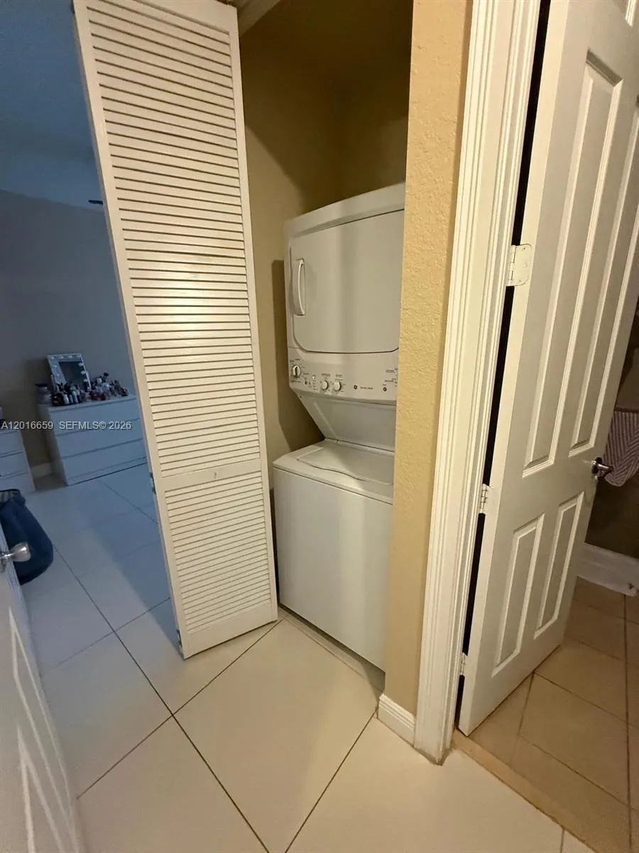 9845 NW 86th Ter Doral, FL 33178