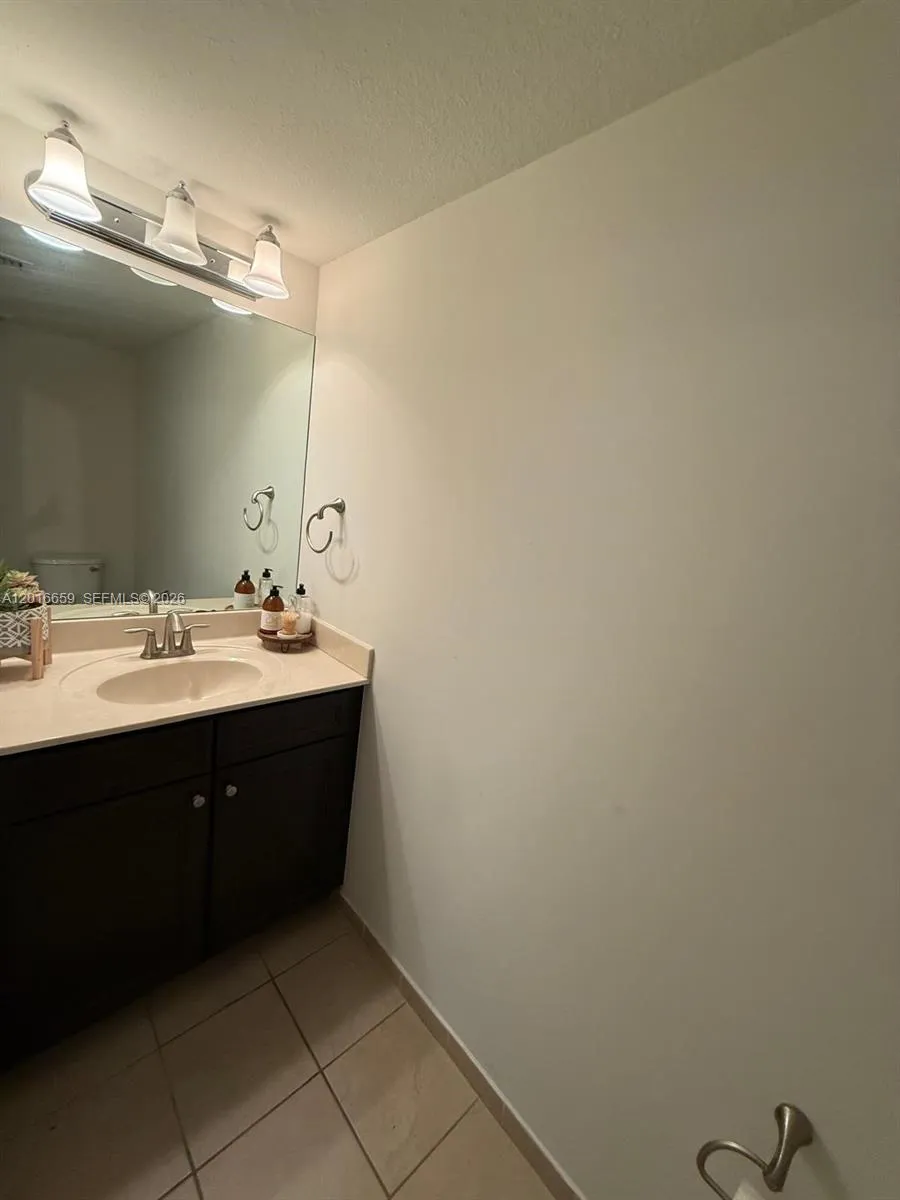 9845 NW 86th Ter Doral, FL 33178