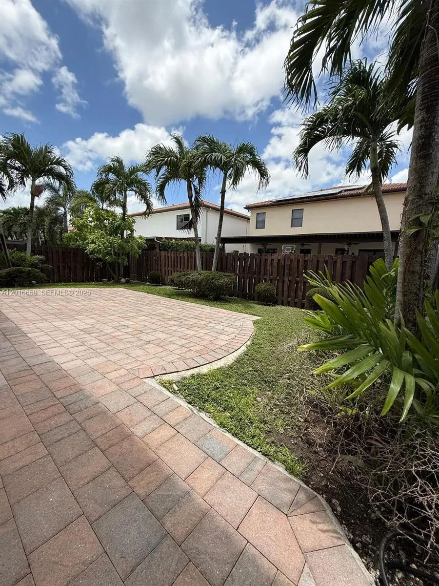 9845 NW 86th Ter Doral, FL 33178