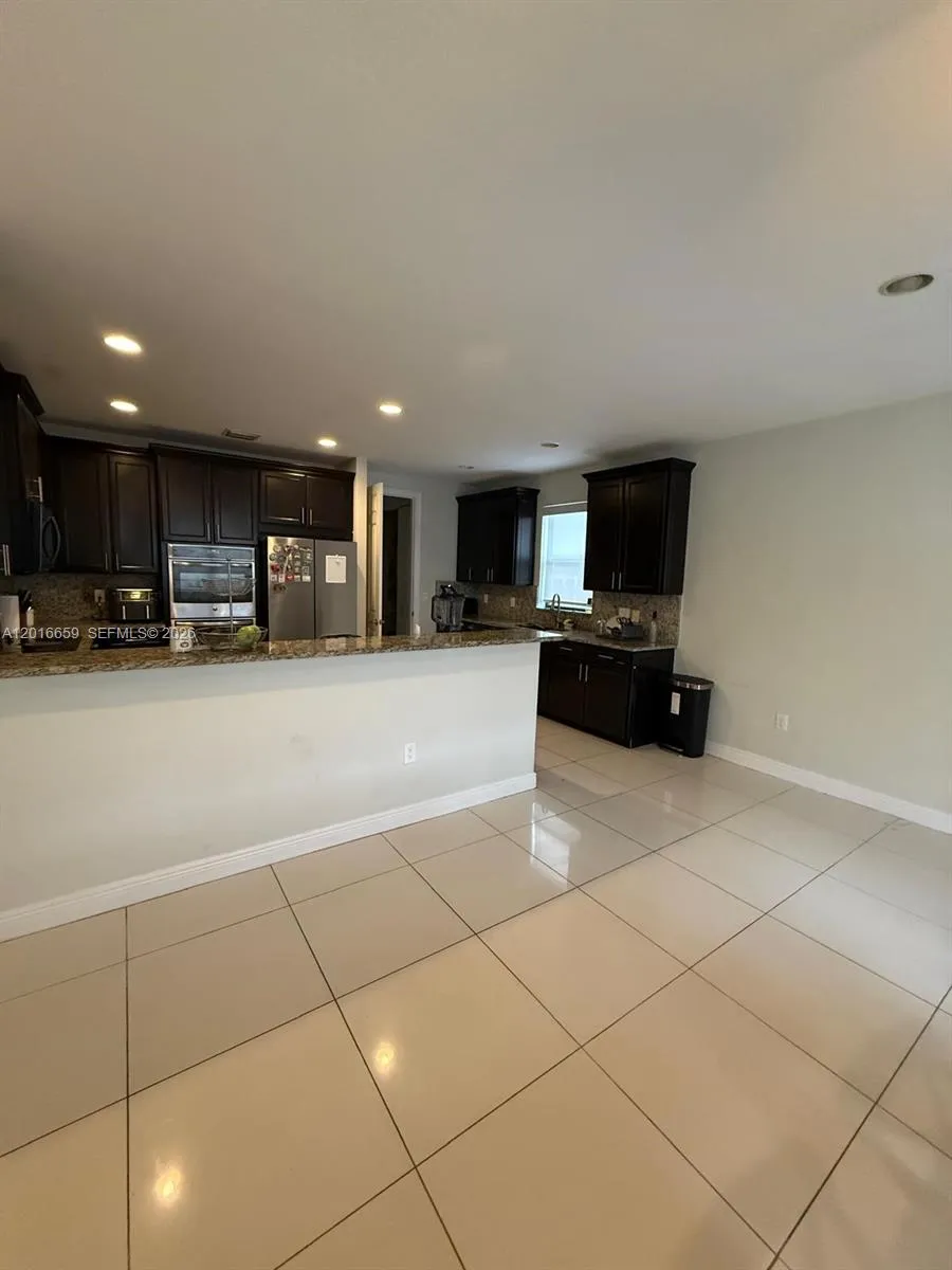 9845 NW 86th Ter Doral, FL 33178