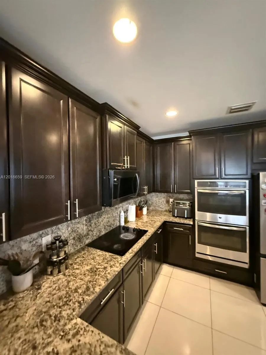 9845 NW 86th Ter Doral, FL 33178