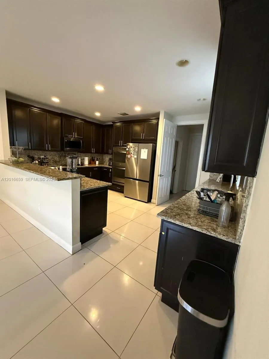 9845 NW 86th Ter Doral, FL 33178
