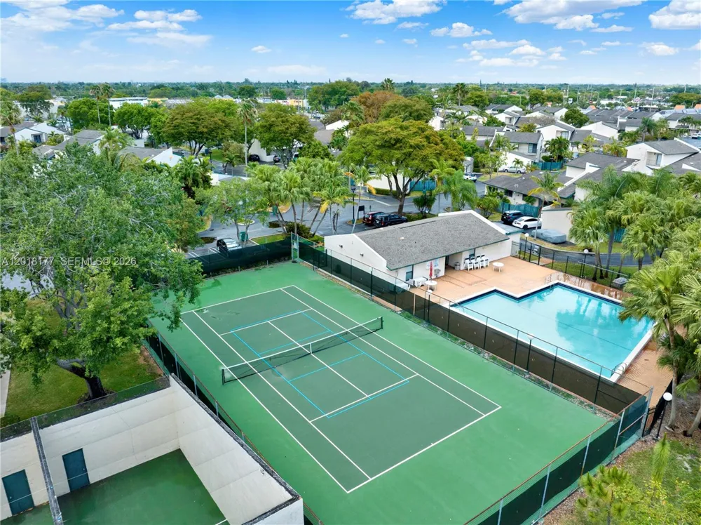 10908 SW 72nd St #215 Miami, FL 33173