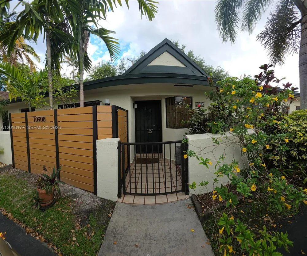 10908 SW 72nd St #215 Miami, FL 33173