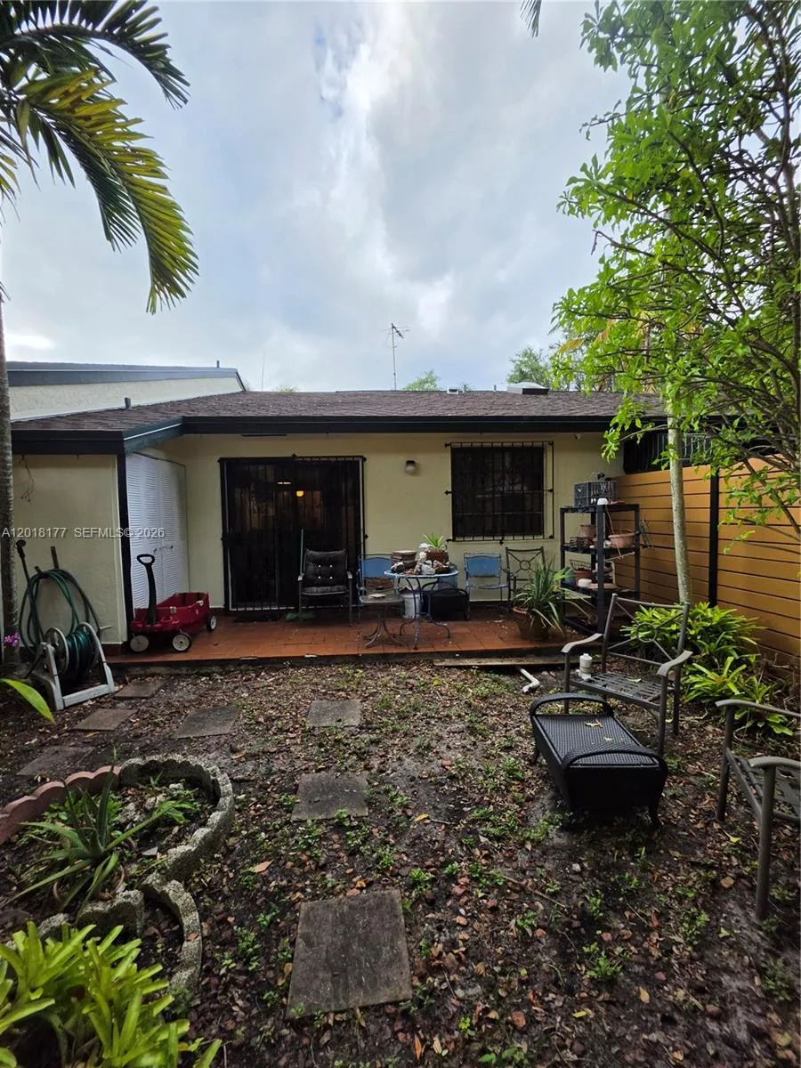 10908 SW 72nd St #215 Miami, FL 33173