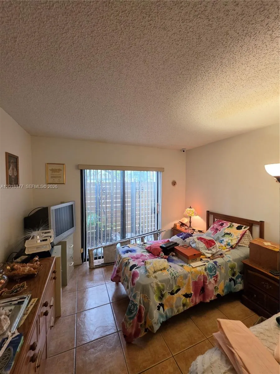 10908 SW 72nd St #215 Miami, FL 33173