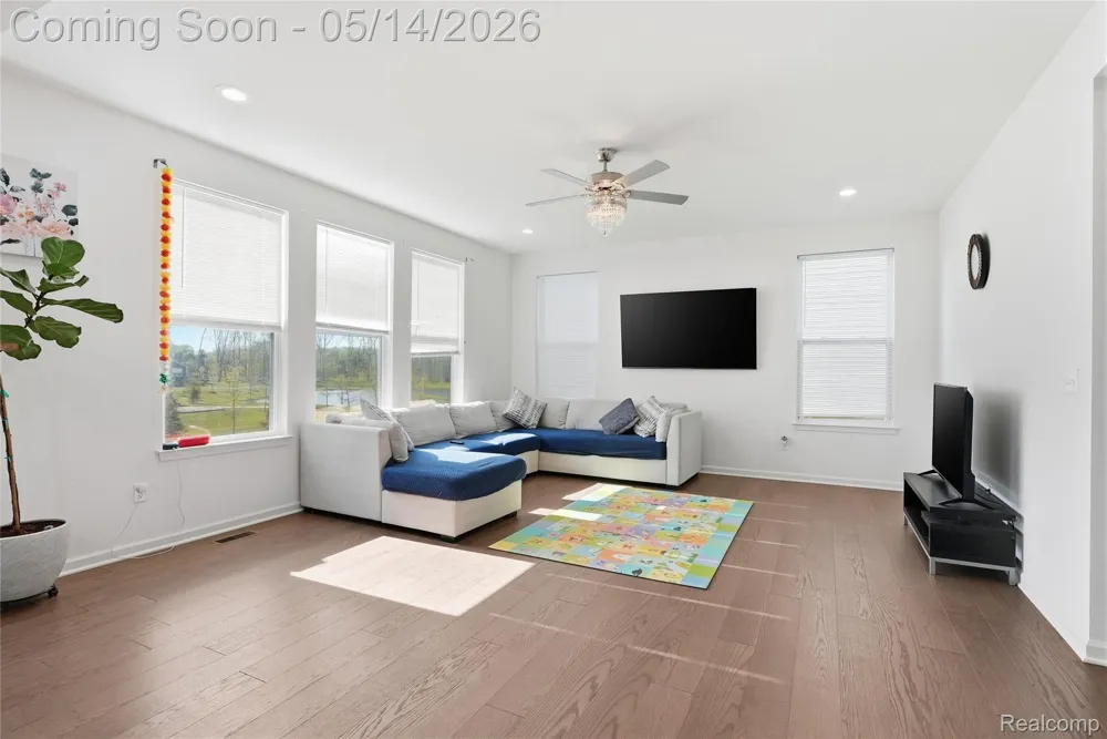 20975 Calabrese Drive Lyon Charter Township, MI 48178