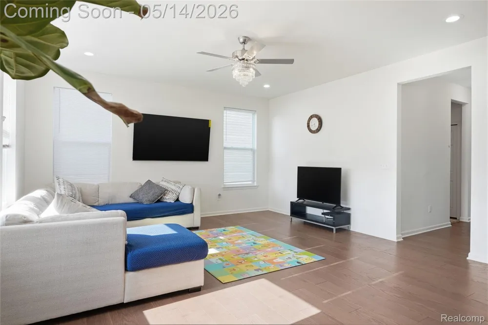 20975 Calabrese Drive Lyon Charter Township, MI 48178