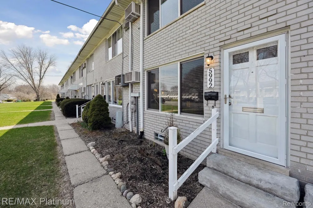 5992 Alan Drive #22 Brighton City, MI 48116