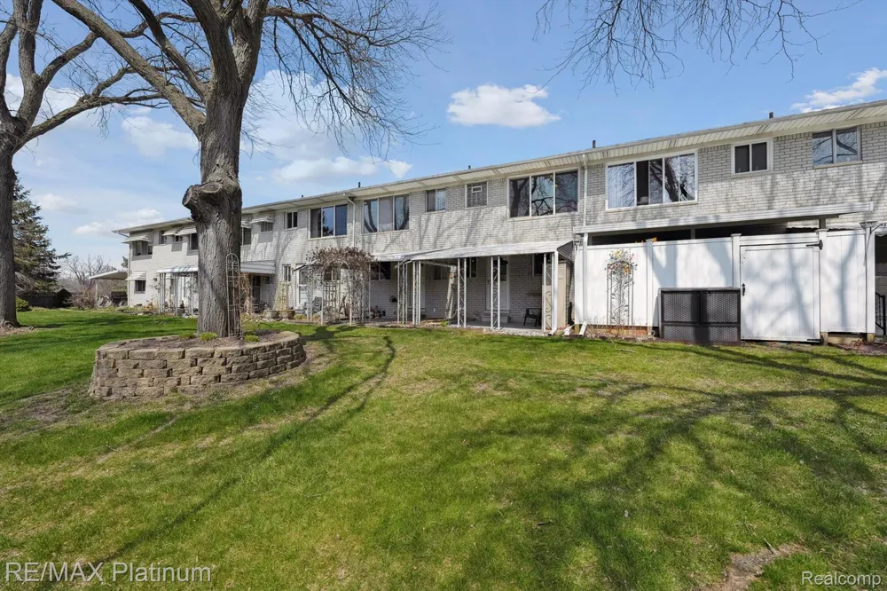 5992 Alan Drive #22 Brighton City, MI 48116