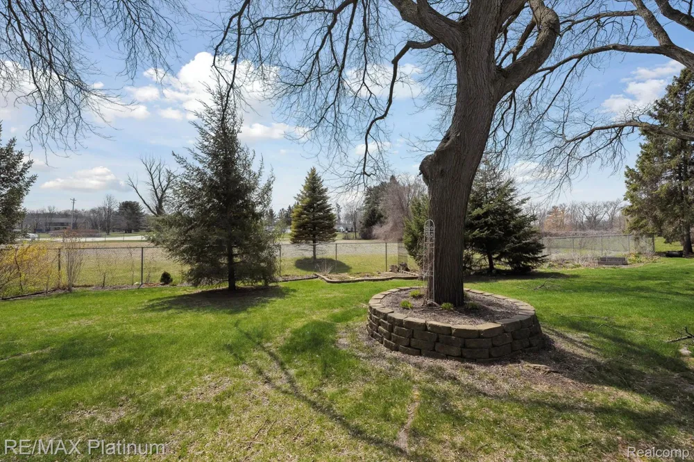 5992 Alan Drive #22 Brighton City, MI 48116